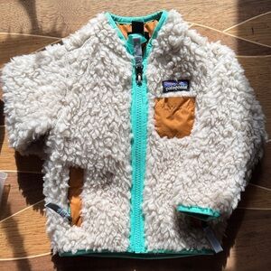 Patagonia Cream and Turquoise Fleece Jacket